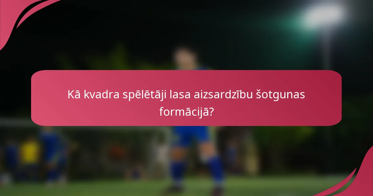 Kā kvadra spēlētāji lasa aizsardzību šotgunas formācijā?